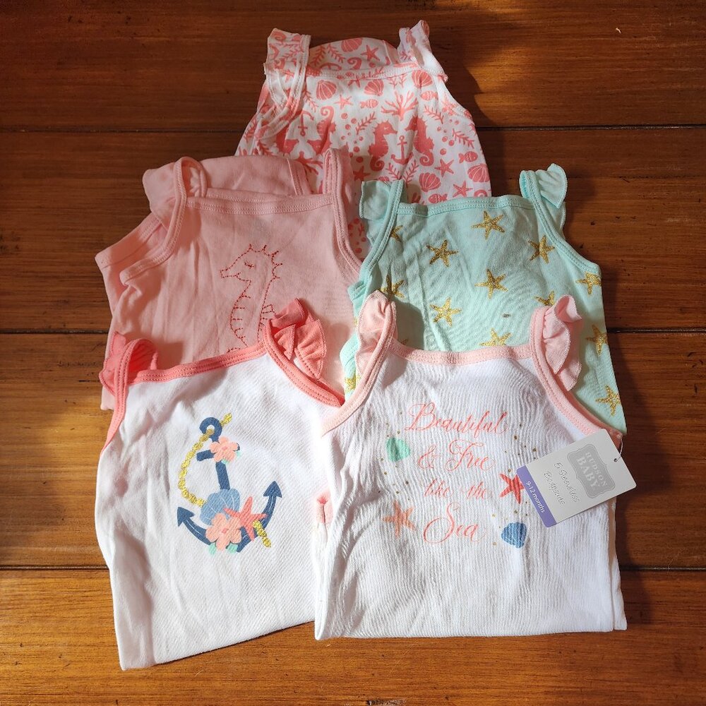 Hudson Baby 5 Bodysuits Size 9-12 Months. NWT